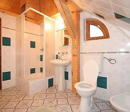 Pod Lipami Orman Evi