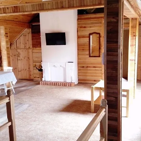 Orman Evi Pod Lipami Junoszyno