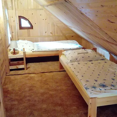 Pod Lipami Junoszyno