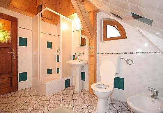 Pod Lipami بيت خشبي