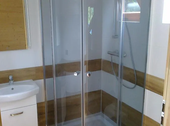 Pod Lipami بيت خشبي Junoszyno