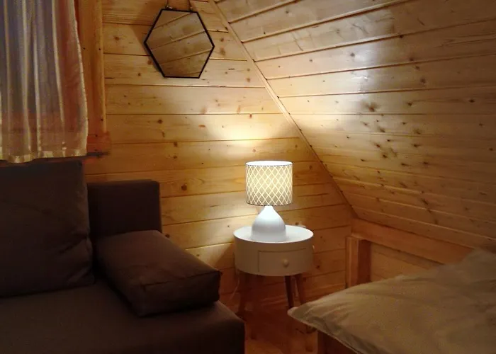 Pod Lipami بيت خشبي