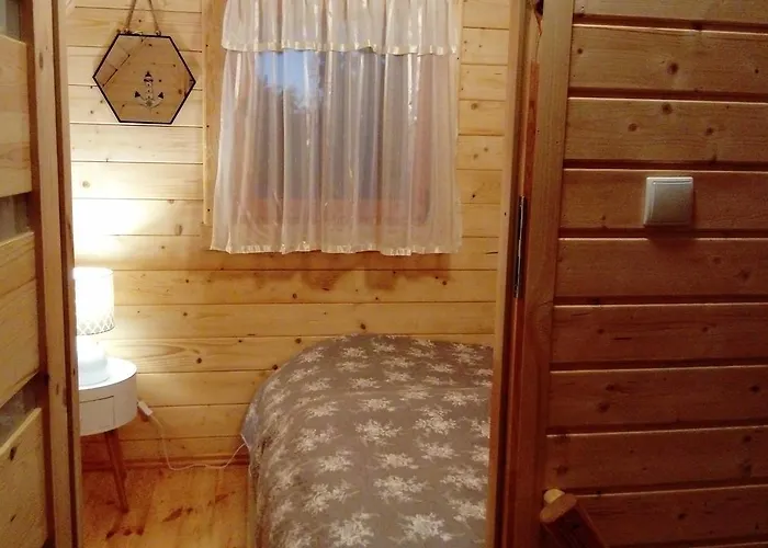 Pod Lipami بيت خشبي