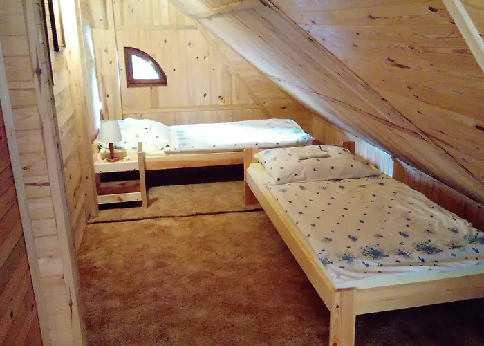 Pod Lipami Junoszyno